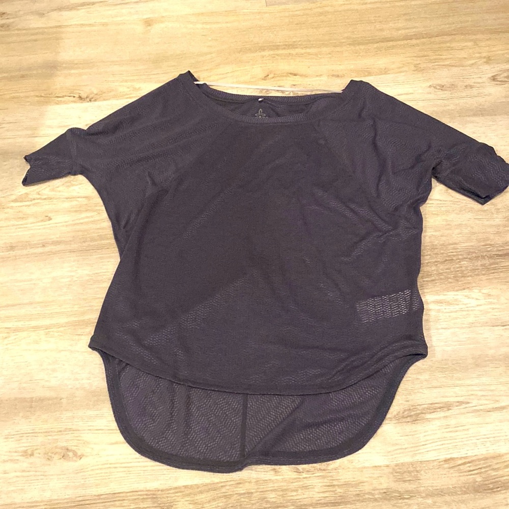 Prana. XS. Helani Top. Looks blue, purple, or grey depending on the light.